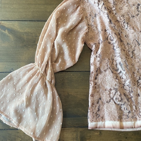 Gimmicks BKE buckle dusty rose open lace bell sleeve blouse size S - Picture 4 of 5